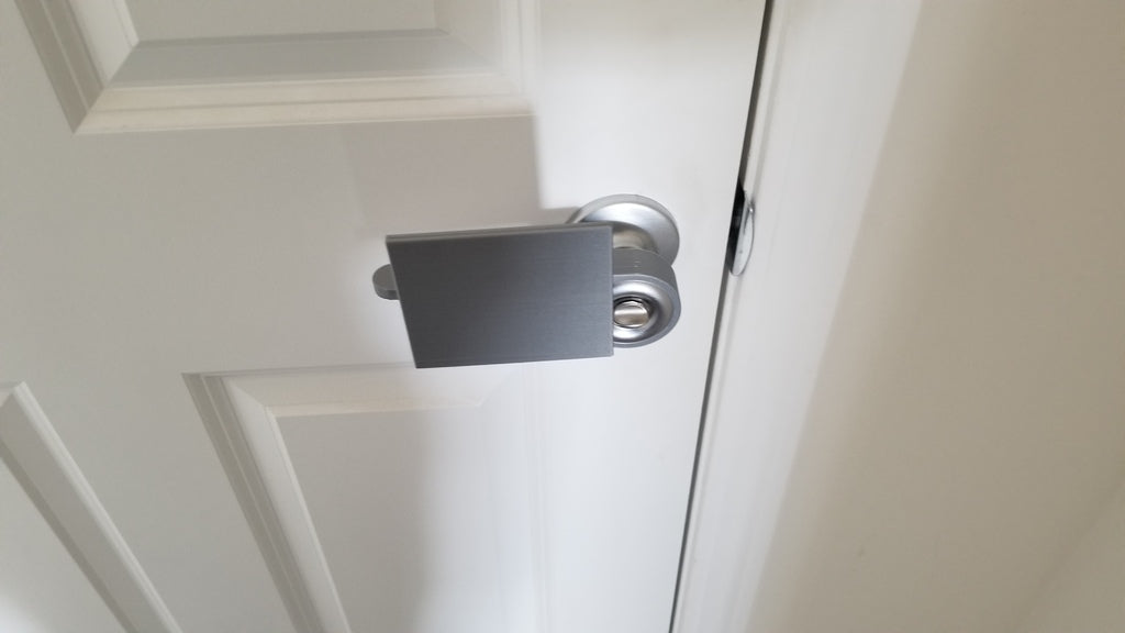 Døråbningsadapter til ærmebetjening