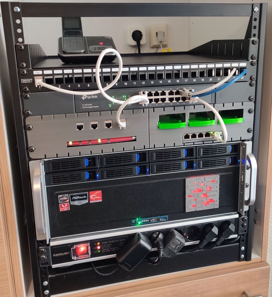 19" 2U Rack Mount til Fritzbox Router, PoE Switch og Raspberry