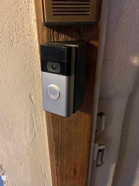 Ring Doorbell 2. generation monteringsstøtte med 45° vinkel og 5° opadgående justering