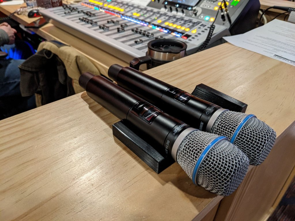 Trådløs Mikrofonholder til Kirke Lydkonsol med plads til tre mikrofoner
