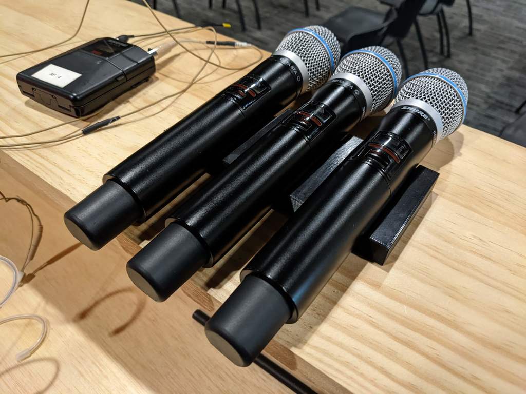 Trådløs Mikrofonholder til Kirke Lydkonsol med plads til tre mikrofoner