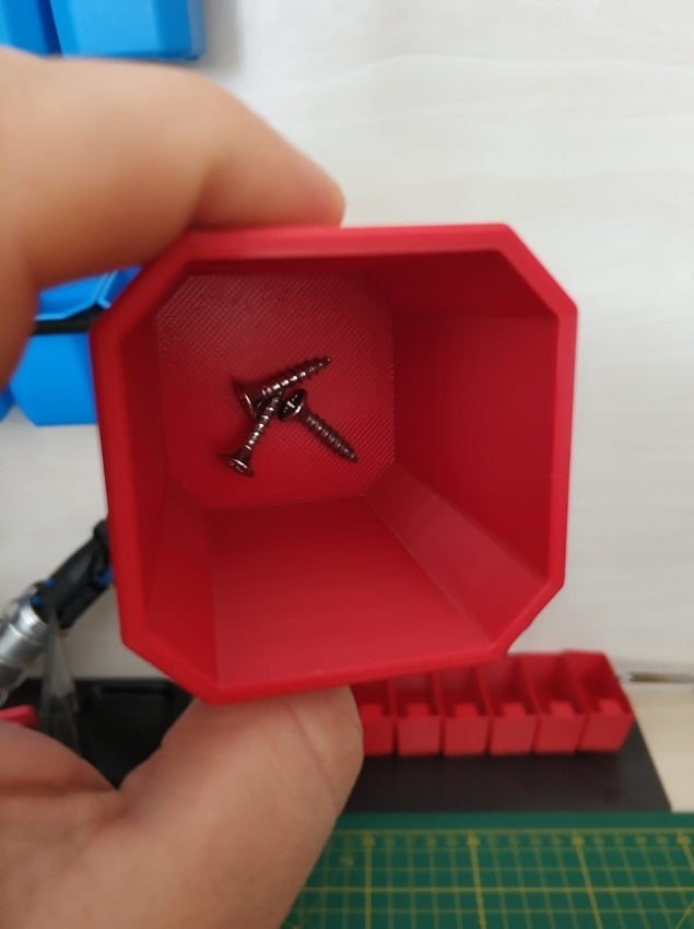 OctoBox Vægmonteret Lille Skruekasse Med Magnet