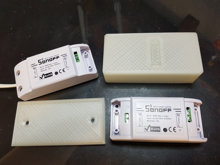 Sonoff Basic Kasse med Kontrolknap og Skrue Huller