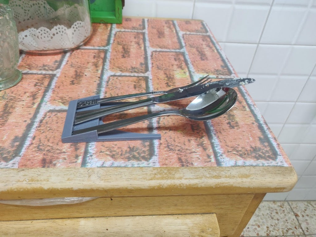 Kniv, ske og gaffel holder til køkkenet