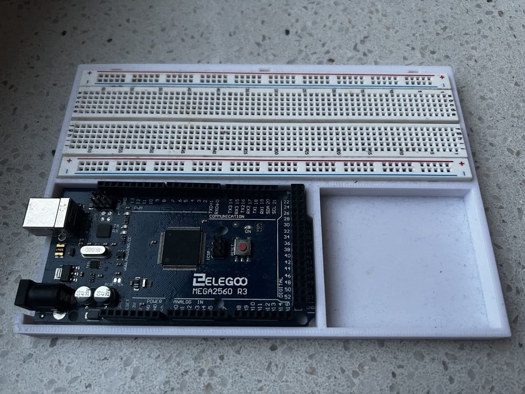 Arduino Mega 2560 holder med breadboard